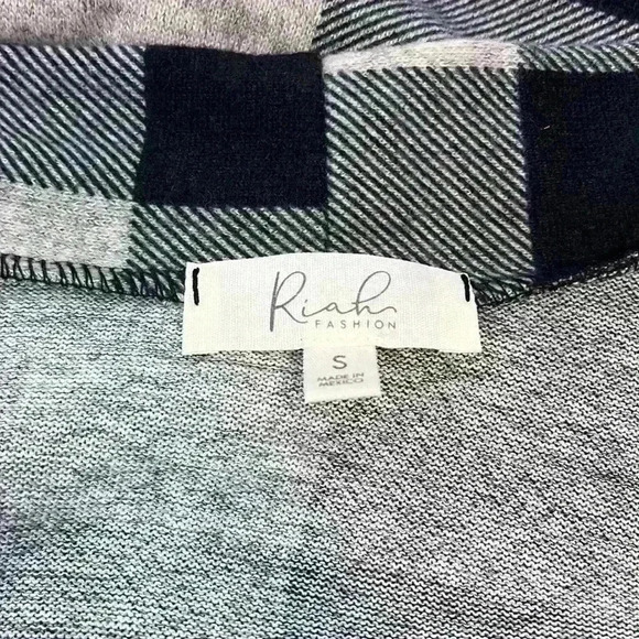 Riah Fashion Blue & Grey Plaid Cardigan Size Small - Picture 5 of 7